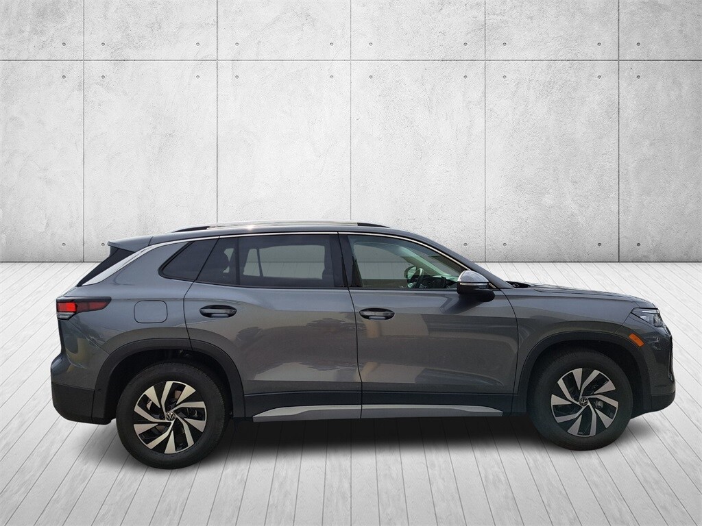 2025 Volkswagen Tiguan S photo 3