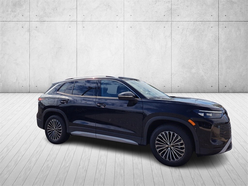2025 Volkswagen Tiguan S photo 3