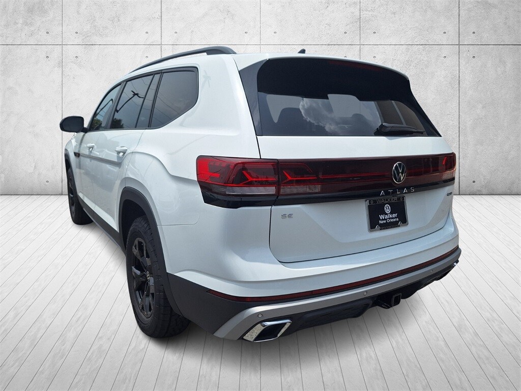 2025 Volkswagen Atlas SE Technology Peak Edition photo 2
