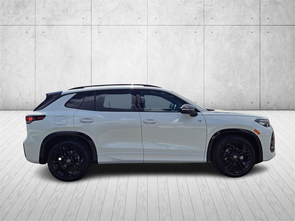 2025 Volkswagen Tiguan SE R-Line Black photo 4