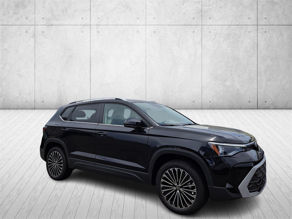 2025 Volkswagen Taos SE photo 3