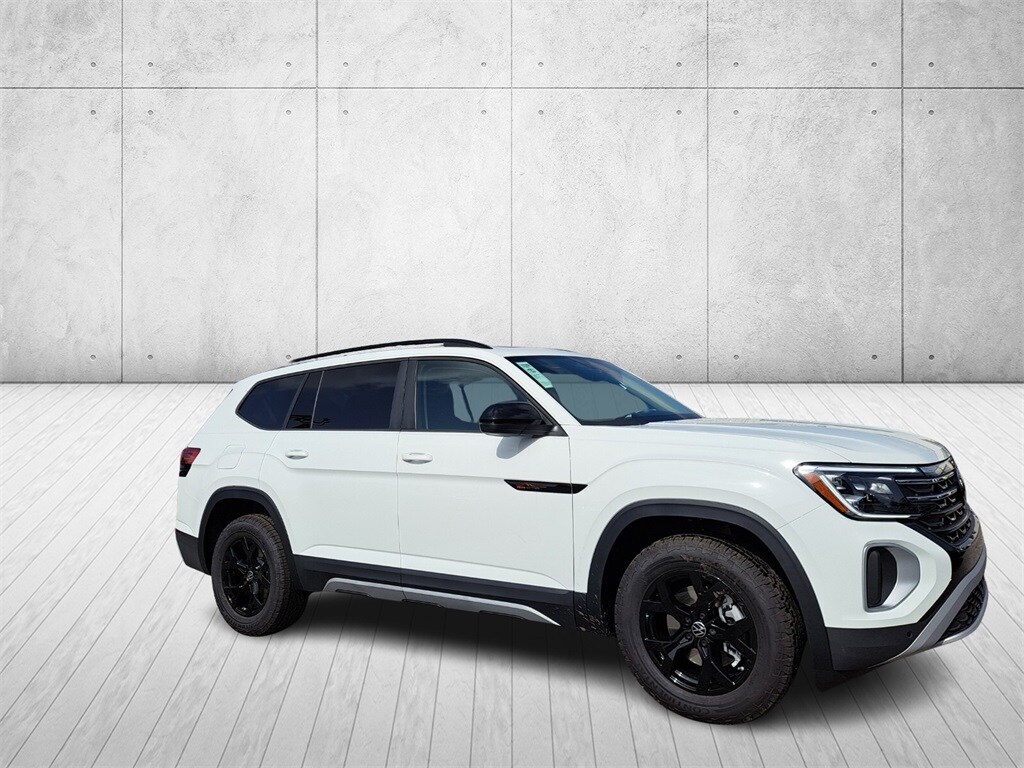 2025 Volkswagen Atlas SE Technology Peak Edition photo 2