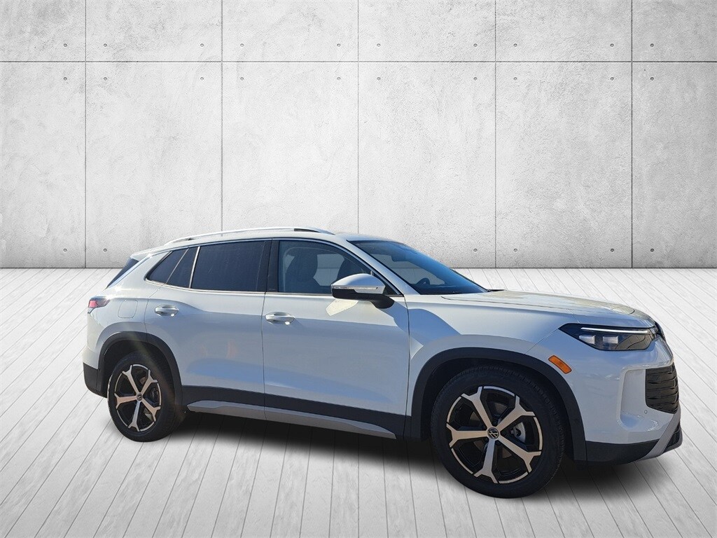 2026 Volkswagen Tiguan SE photo 3