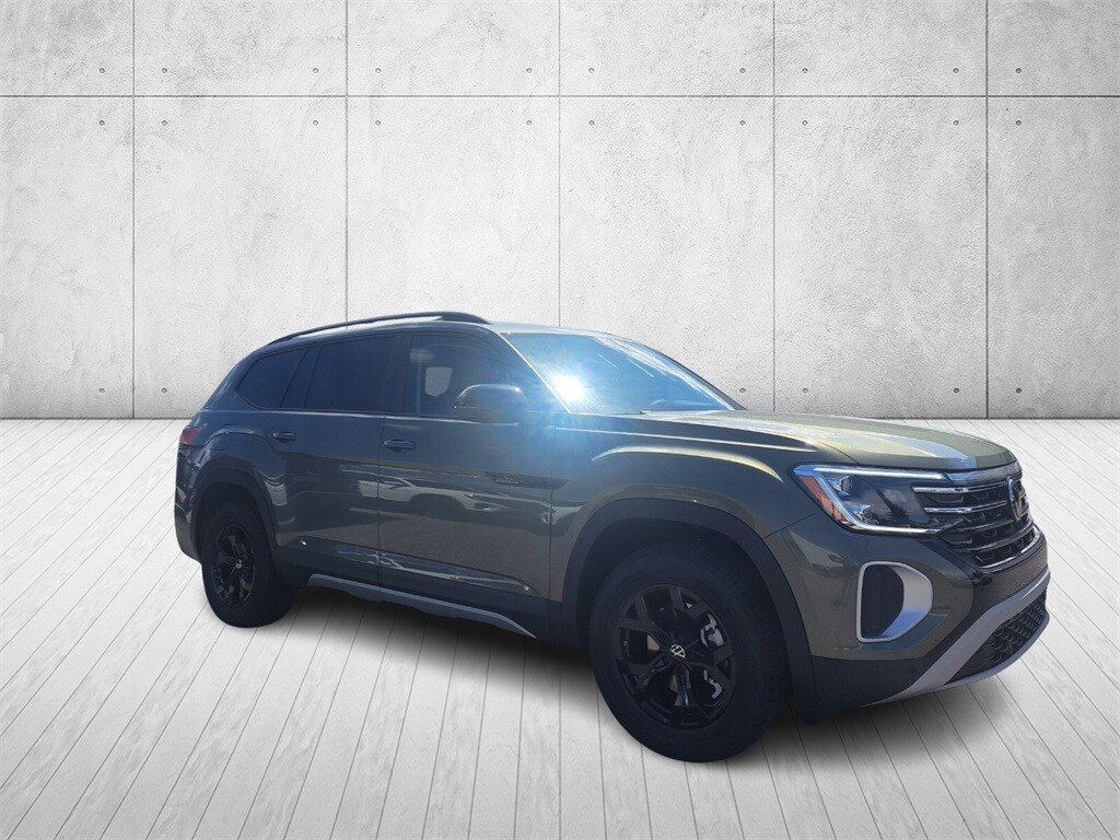 2025 Volkswagen Atlas SE Technology Peak Edition photo 3