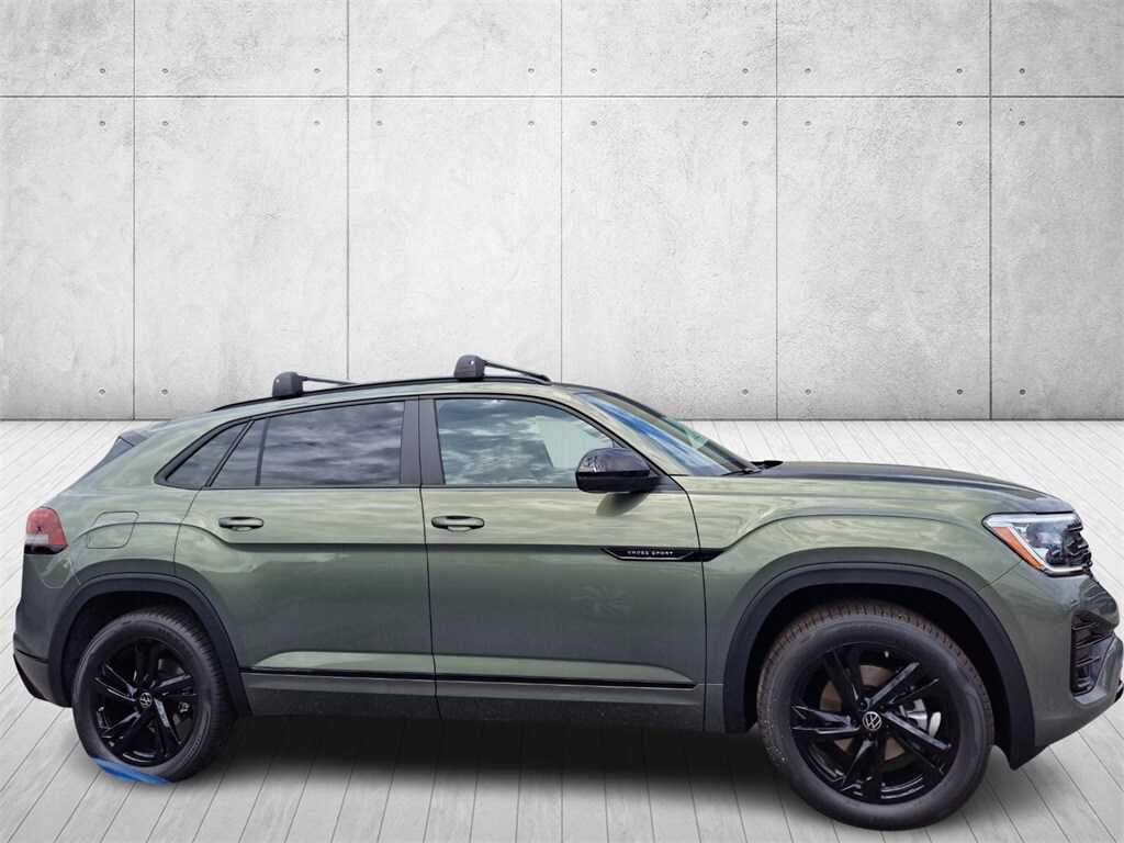 2026 Volkswagen Atlas Cross Sport SEL R-Line photo 4