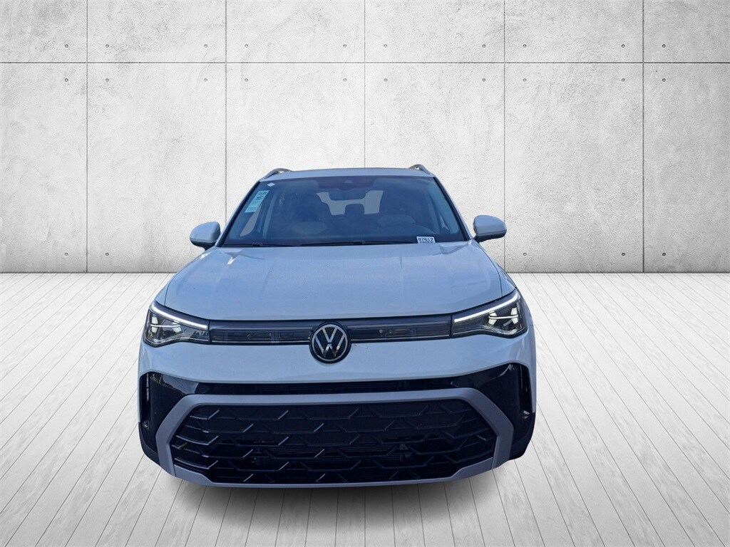 2025 Volkswagen Taos SEL photo 2