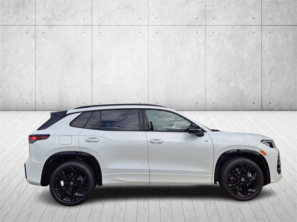 2025 Volkswagen Tiguan SE R-Line Black photo 4