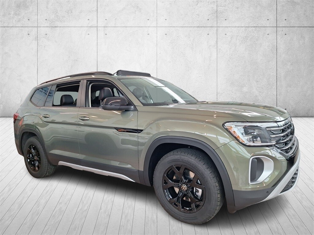 2025 Volkswagen Atlas SE Technology Peak Edition photo 3