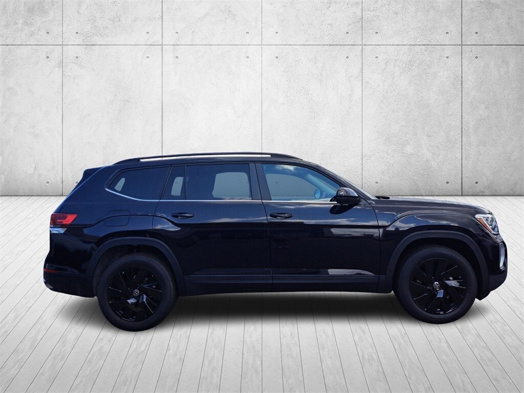 2026 Volkswagen Atlas SE Technology photo 2