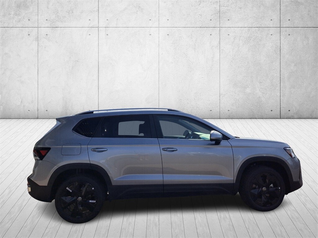 2025 Volkswagen Taos SE photo 4