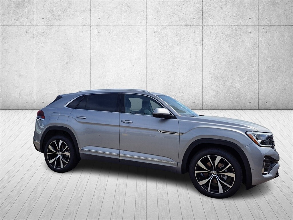 2026 Volkswagen Atlas Cross Sport SEL Premium R-Line photo 3