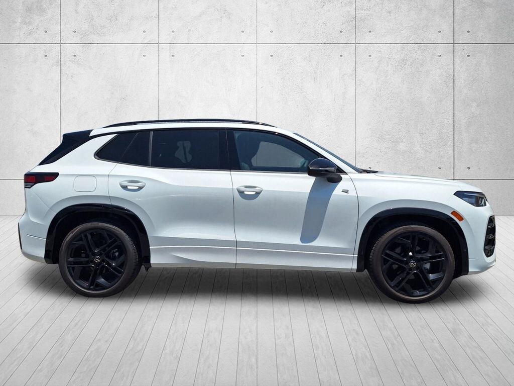 New 2026 Volkswagen Tiguan 2.0T SE R-Line Black SUV