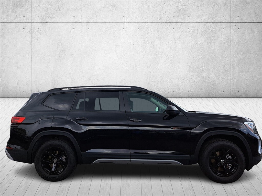 2025 Volkswagen Atlas SE Technology Peak Edition photo 3
