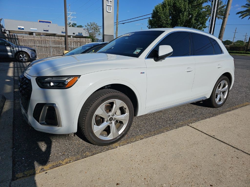 2022 Audi Q5 45 Premium Plus's photo