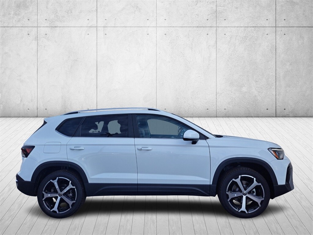 2025 Volkswagen Taos SEL photo 4