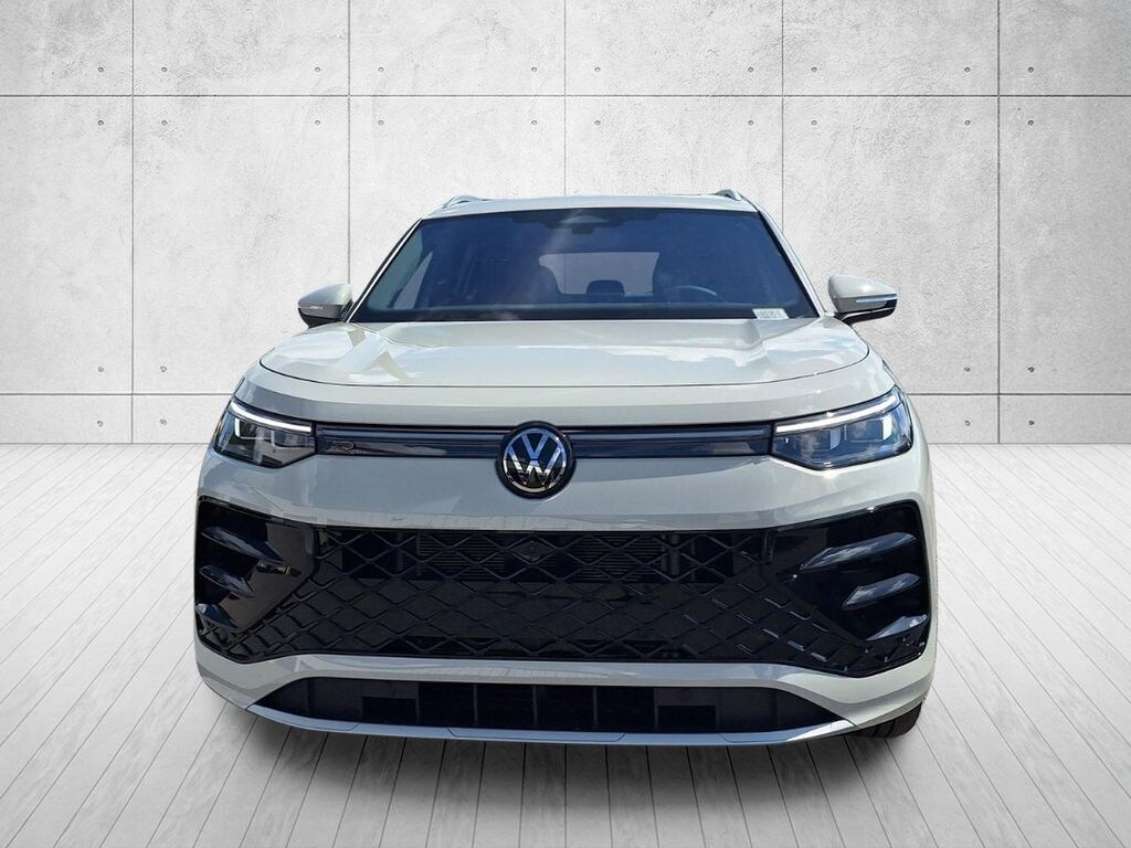 New 2026 Volkswagen Tiguan 2.0T SEL R-Line SUV