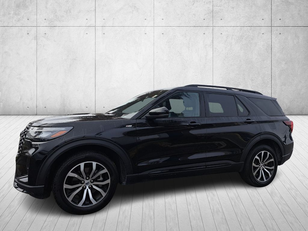 2025 Ford Explorer ST-LINE's photo