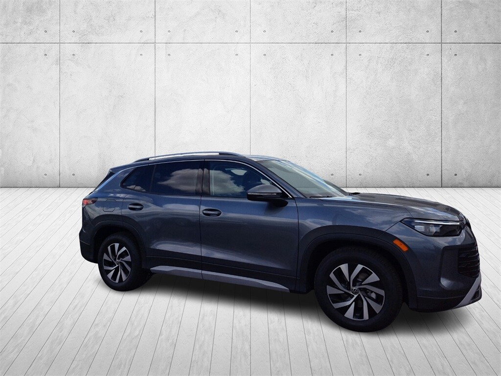 2025 Volkswagen Tiguan S photo 3