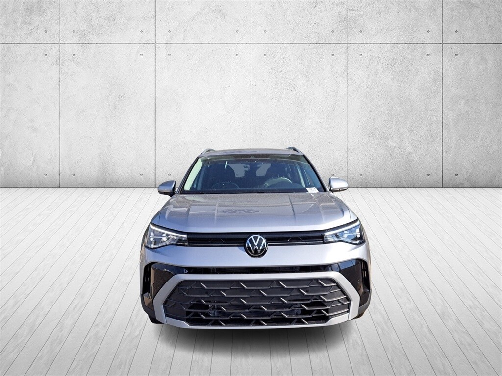 2025 Volkswagen Taos SE photo 2