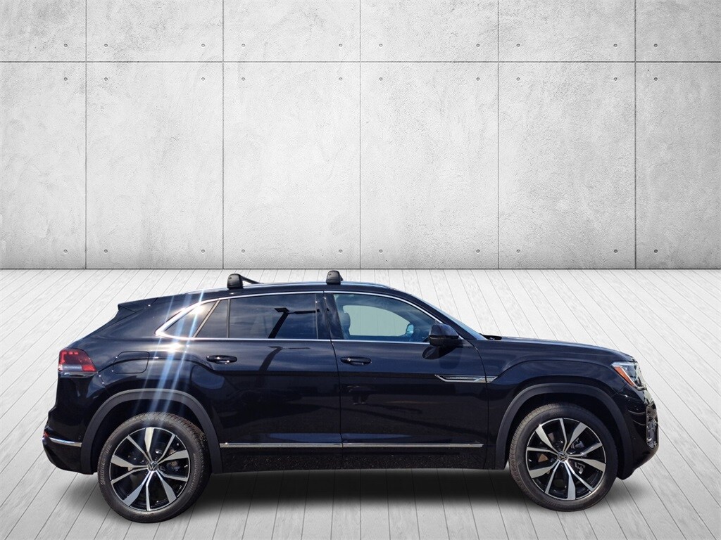 2026 Volkswagen Atlas Cross Sport SEL Premium R-Line photo 4