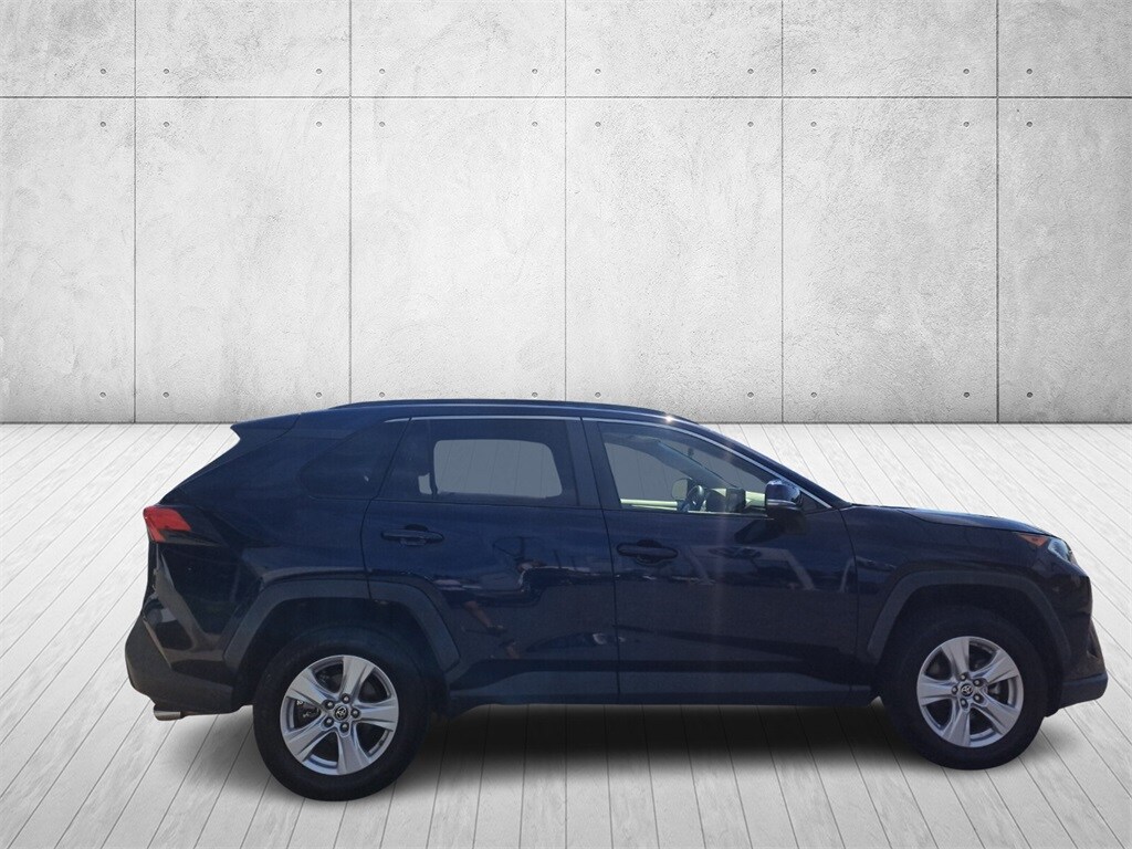 2019 Toyota RAV4 XLE photo 4