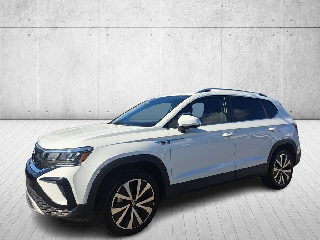 2024 Volkswagen Taos SE's photo