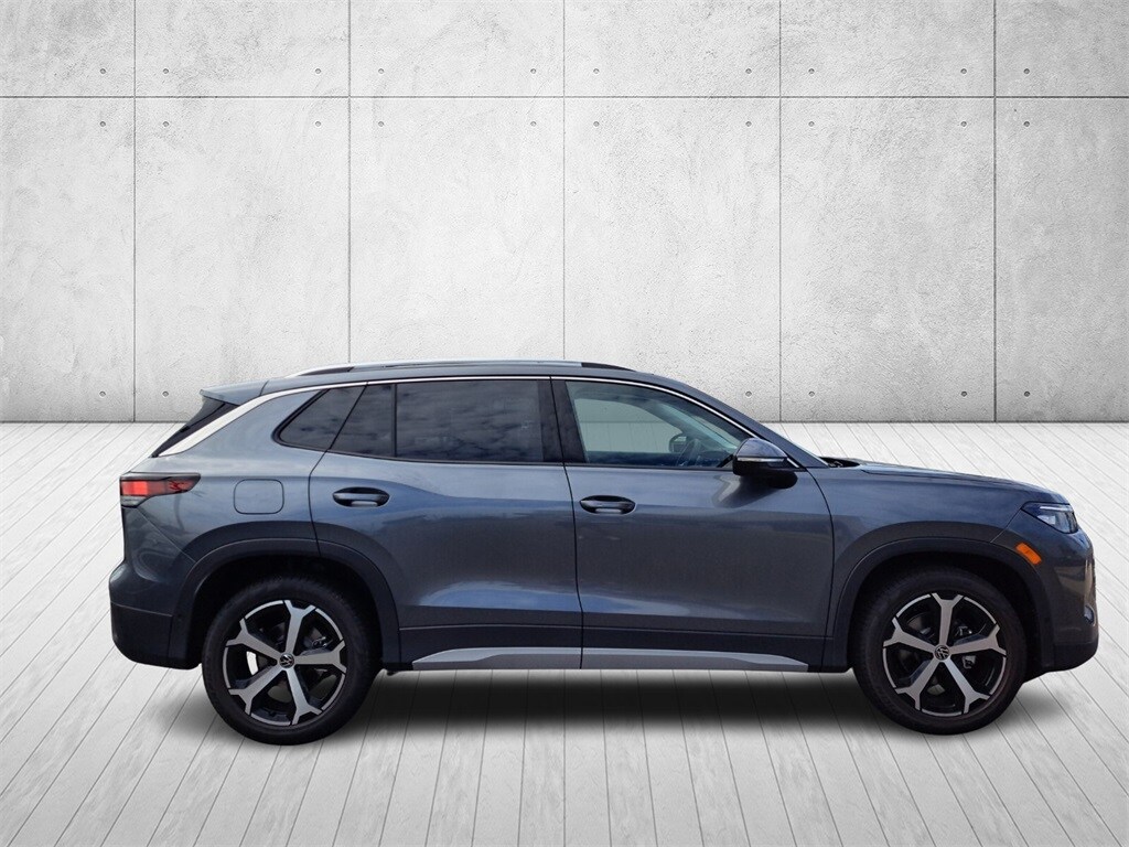 2025 Volkswagen Tiguan SE photo 4