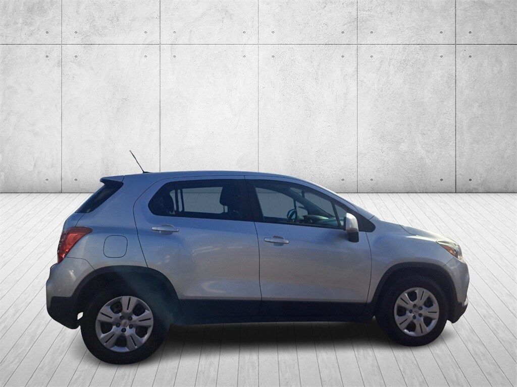 2018 Chevrolet Trax LS photo 4