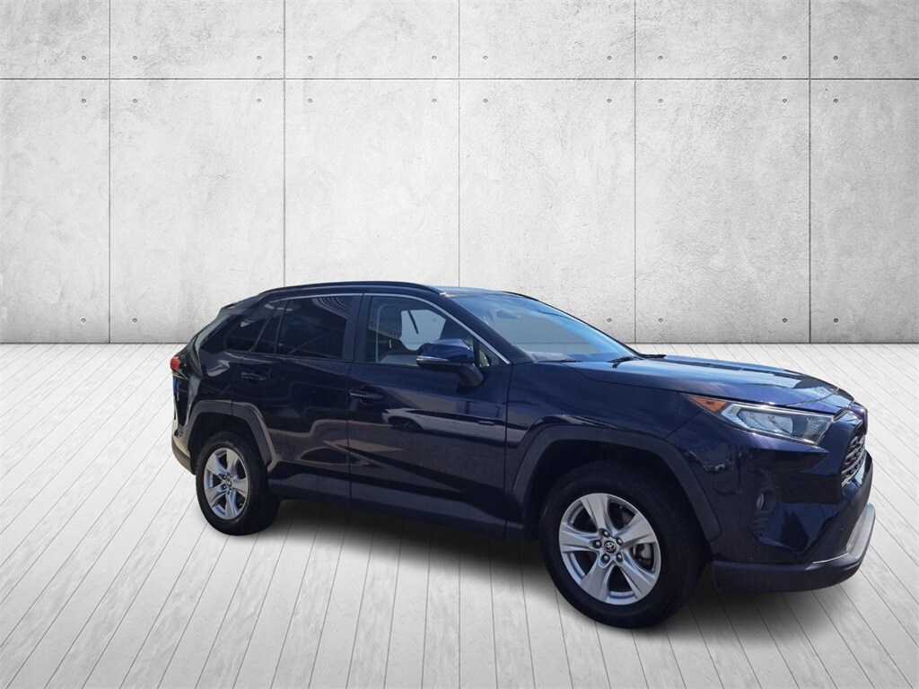 2019 Toyota RAV4 XLE photo 3