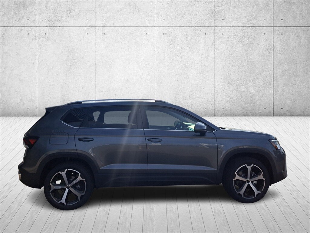 2025 Volkswagen Taos SEL photo 4