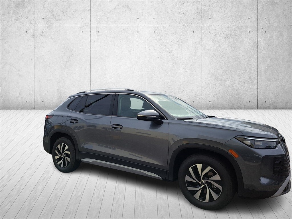 2025 Volkswagen Tiguan S photo 2