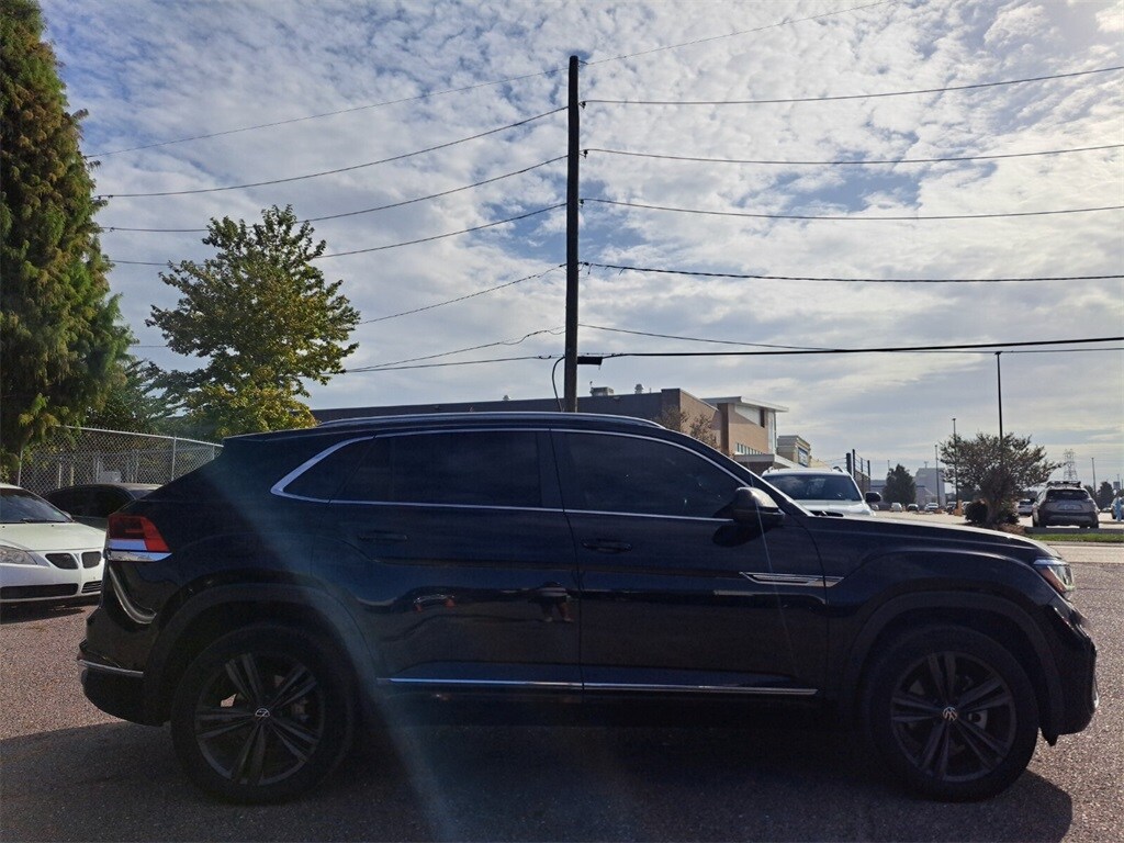 2022 Volkswagen Atlas Cross Sport V6 SEL R-Line photo 3