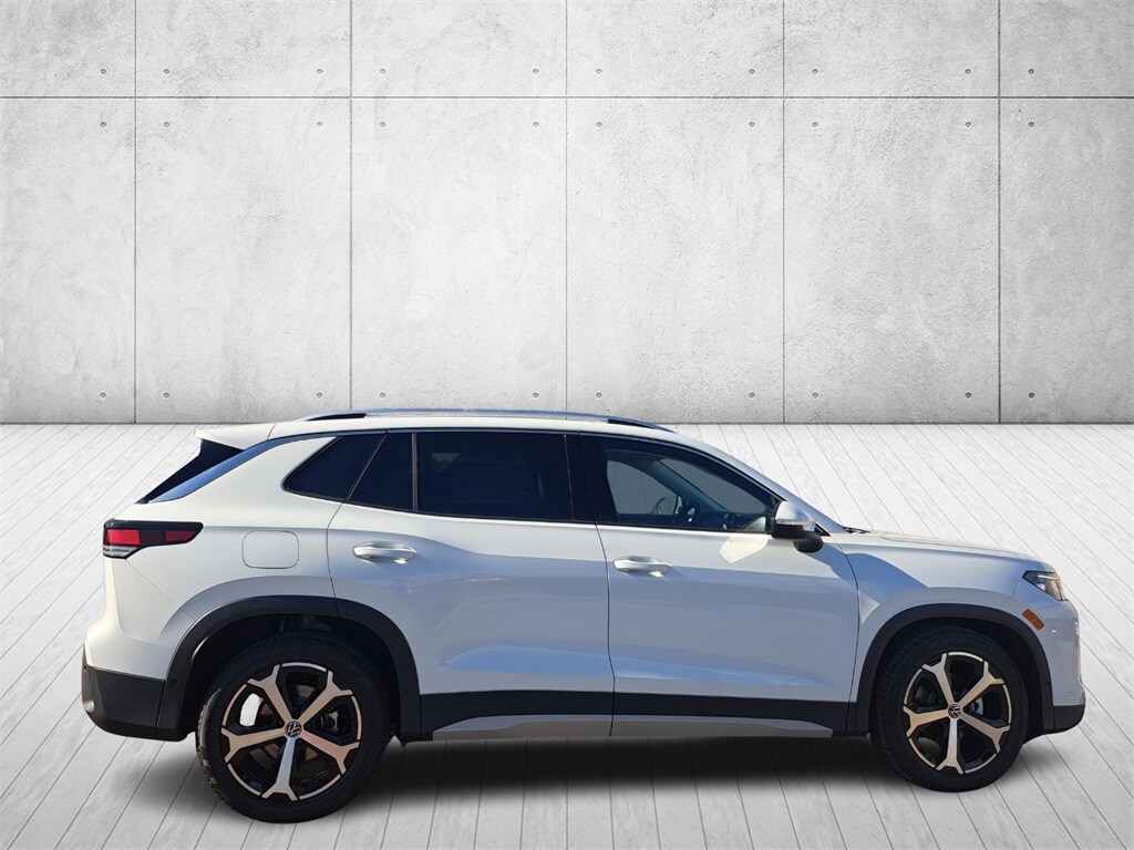 2026 Volkswagen Tiguan SE photo 4