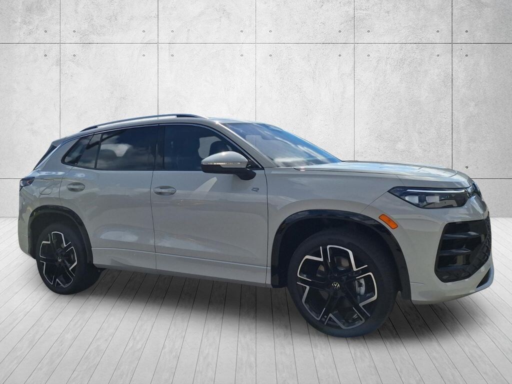 New 2026 Volkswagen Tiguan 2.0T SEL R-Line SUV