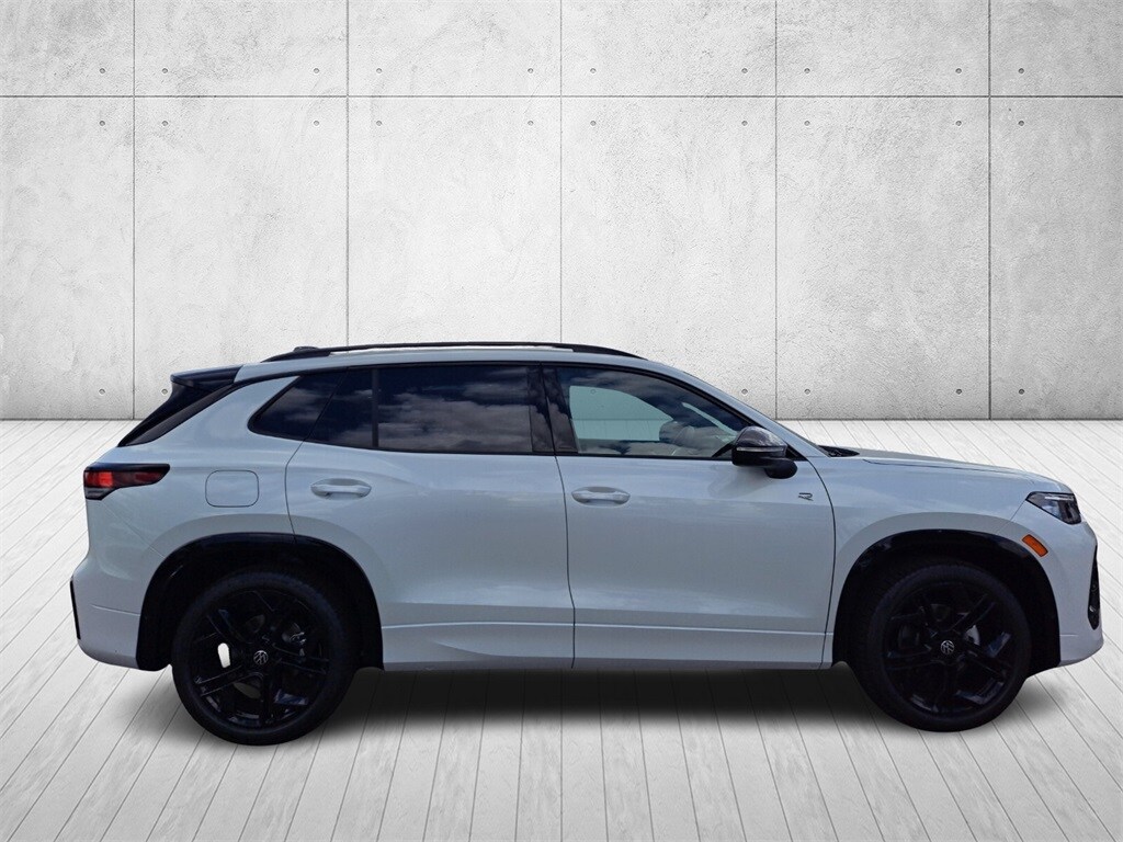 2025 Volkswagen Tiguan SE R-Line Black photo 3