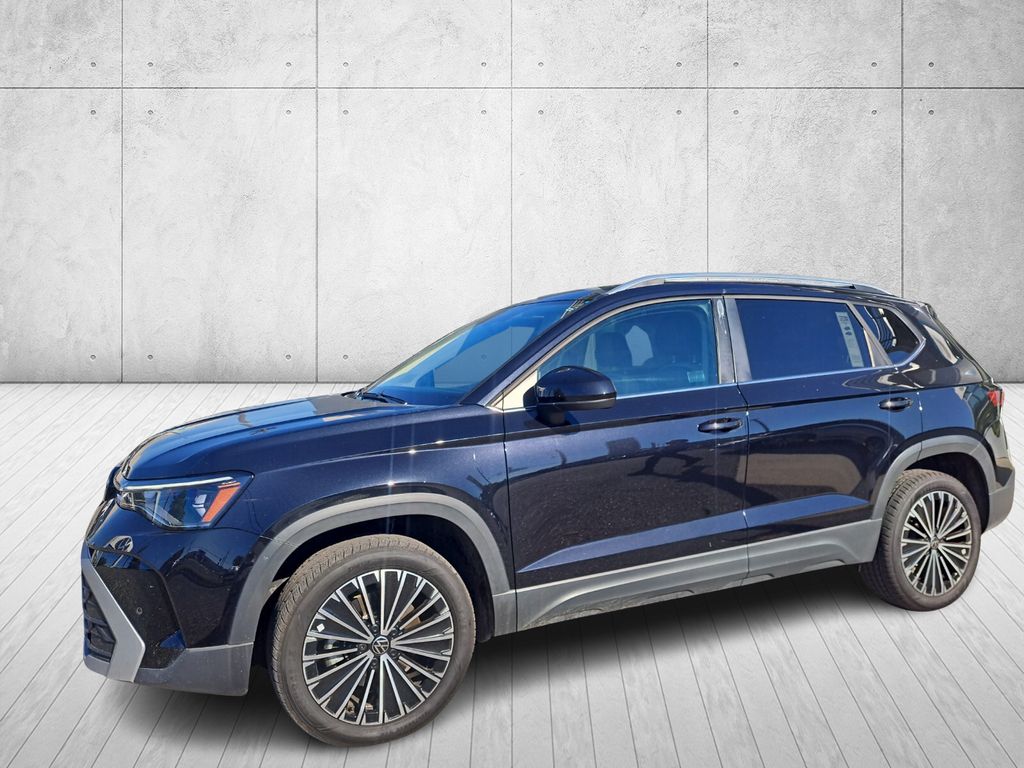 2025 Volkswagen Taos SE's photo