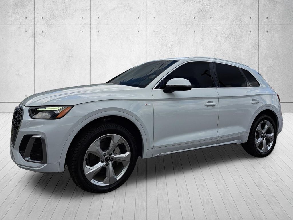 2022 Audi Q5 45 Premium Plus's photo