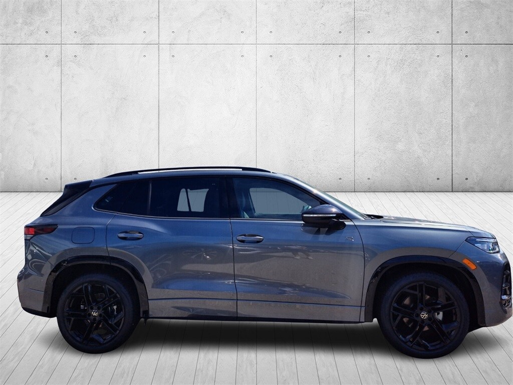 2025 Volkswagen Tiguan SE R-Line Black photo 4