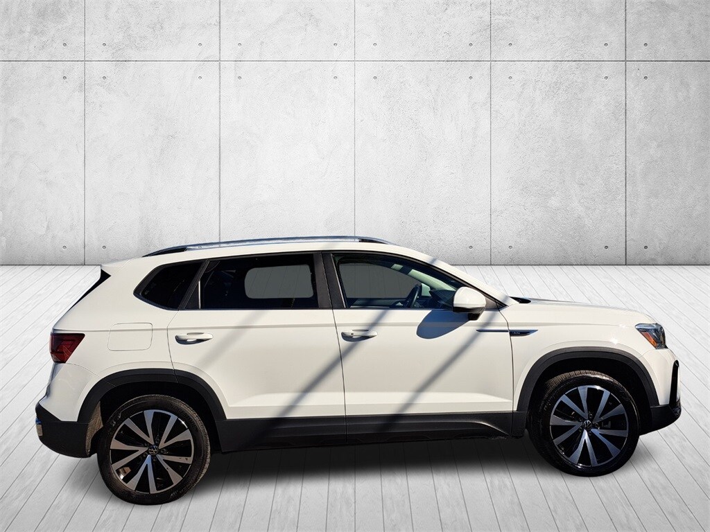 2024 Volkswagen Taos SE photo 4