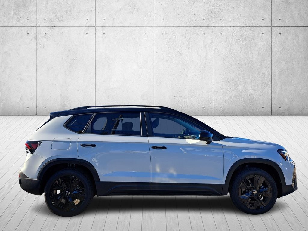 New 2026 Volkswagen Taos 1.5T SE Black SUV