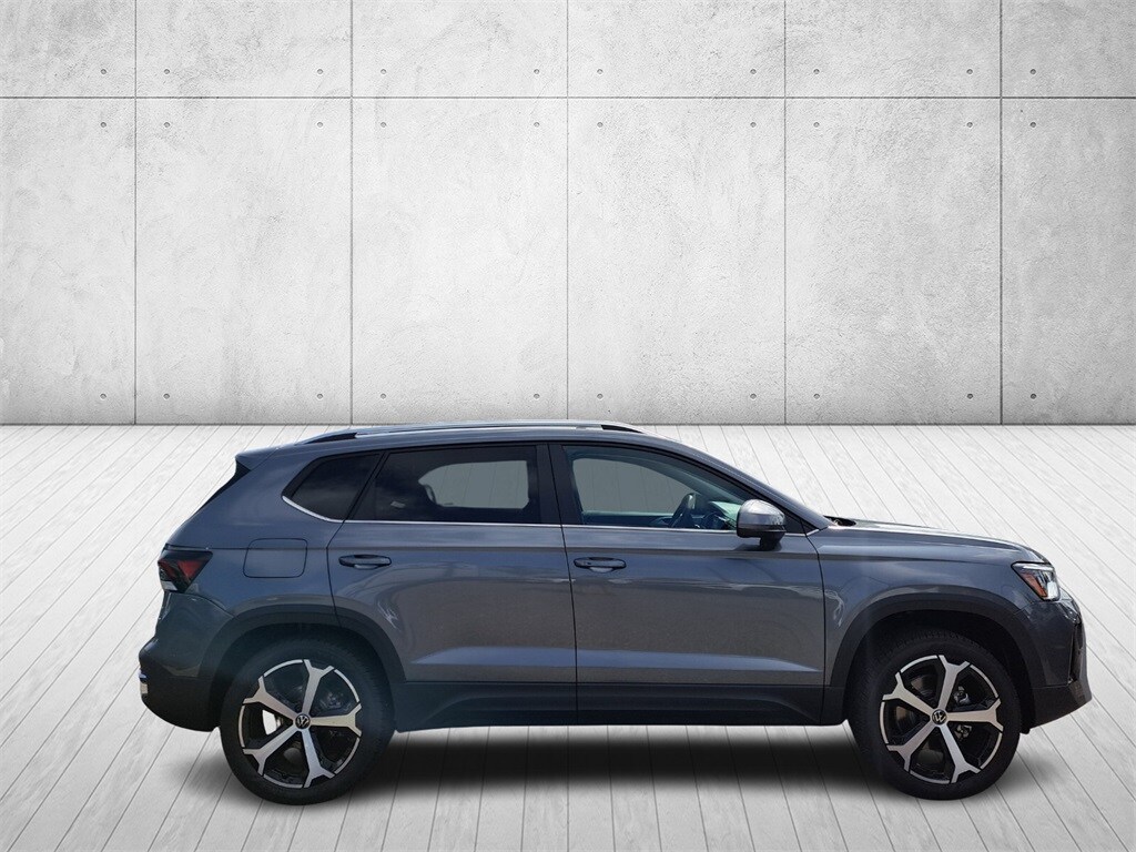 2025 Volkswagen Taos SEL photo 4