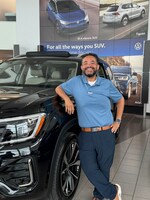 Staff member Elvis Garcia from ID_cf32eb