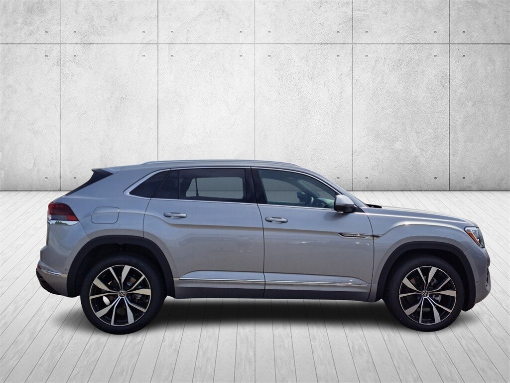 2026 Volkswagen Atlas Cross Sport SEL Premium R-Line photo 4