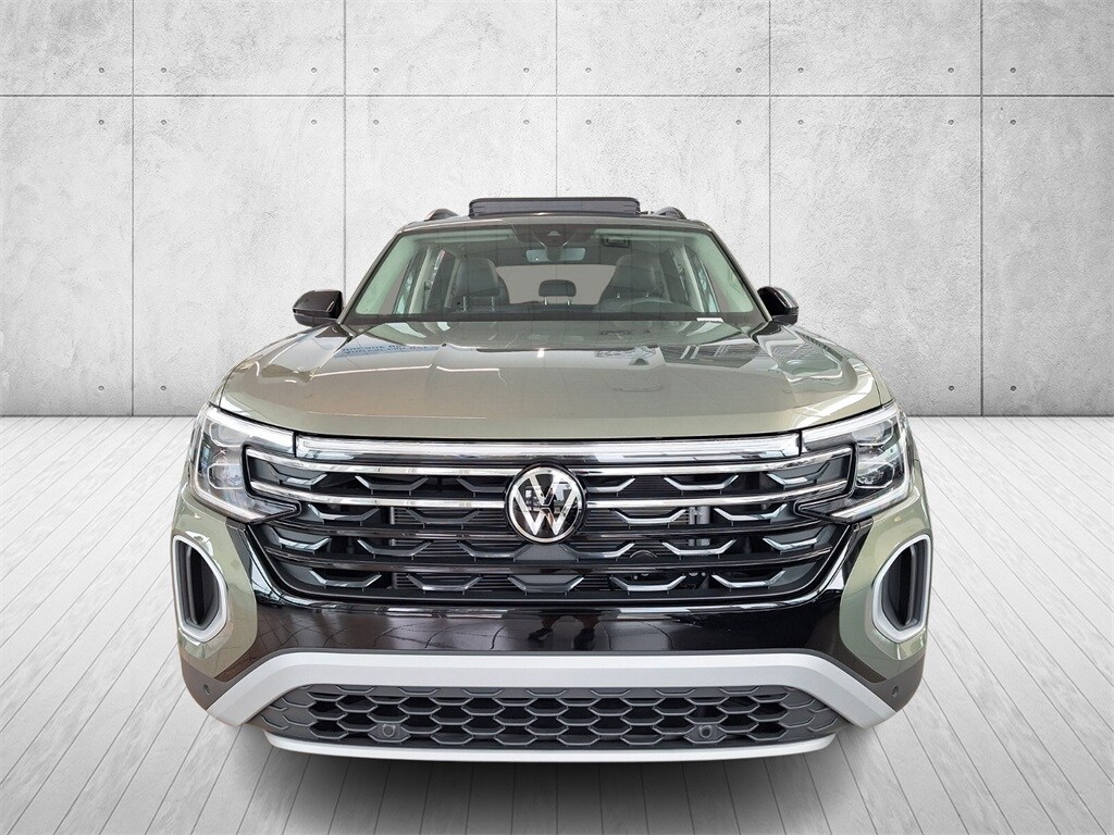 2025 Volkswagen Atlas SE Technology Peak Edition photo 2