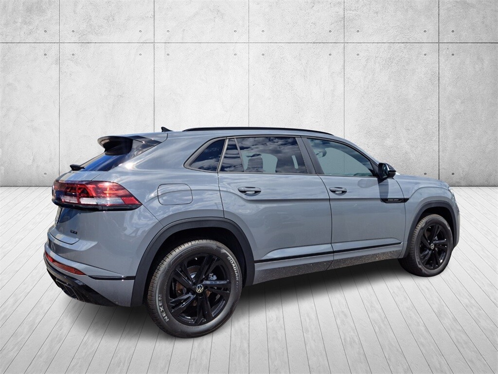 2026 Volkswagen Atlas Cross Sport SEL R-Line photo 4