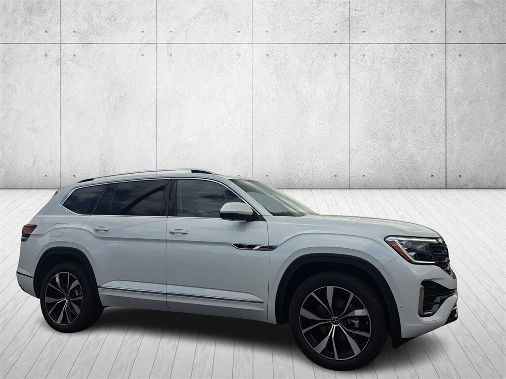 2025 Volkswagen Atlas SEL Premium R-Line photo 2