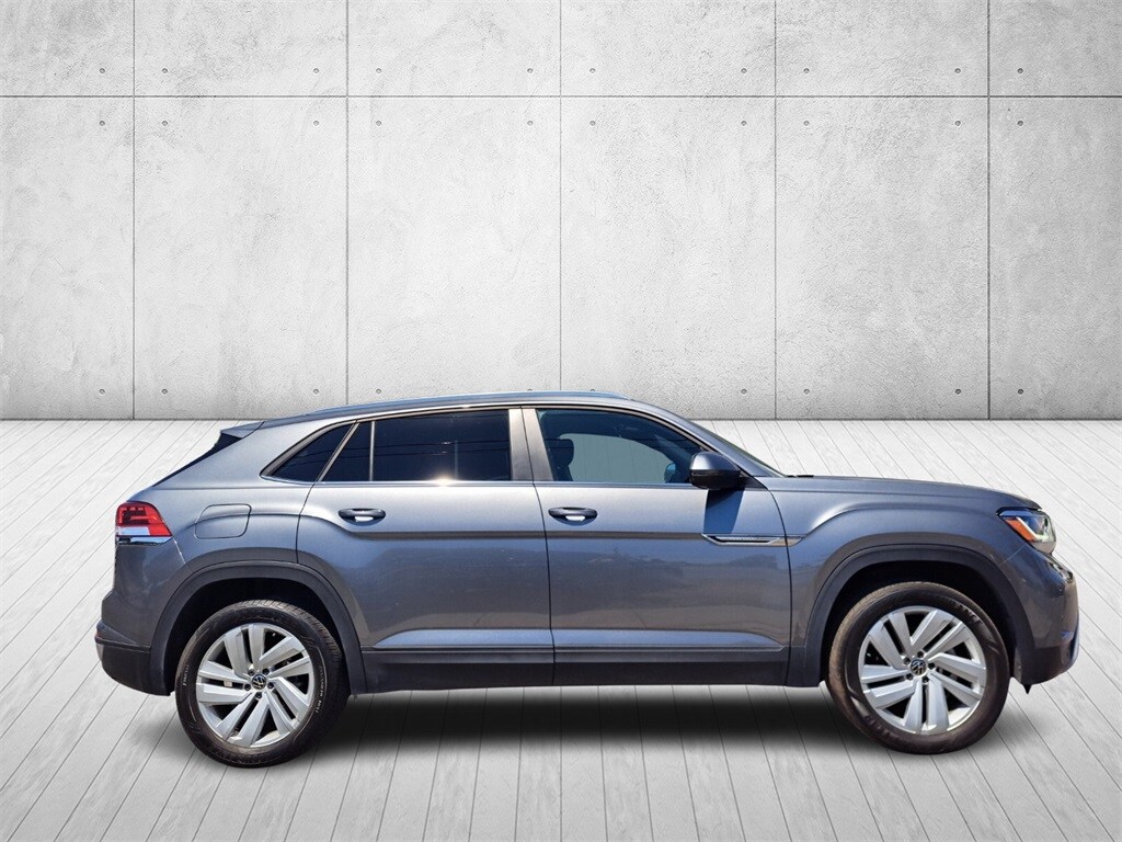 2023 Volkswagen Atlas Cross Sport V6 SE Technology photo 3