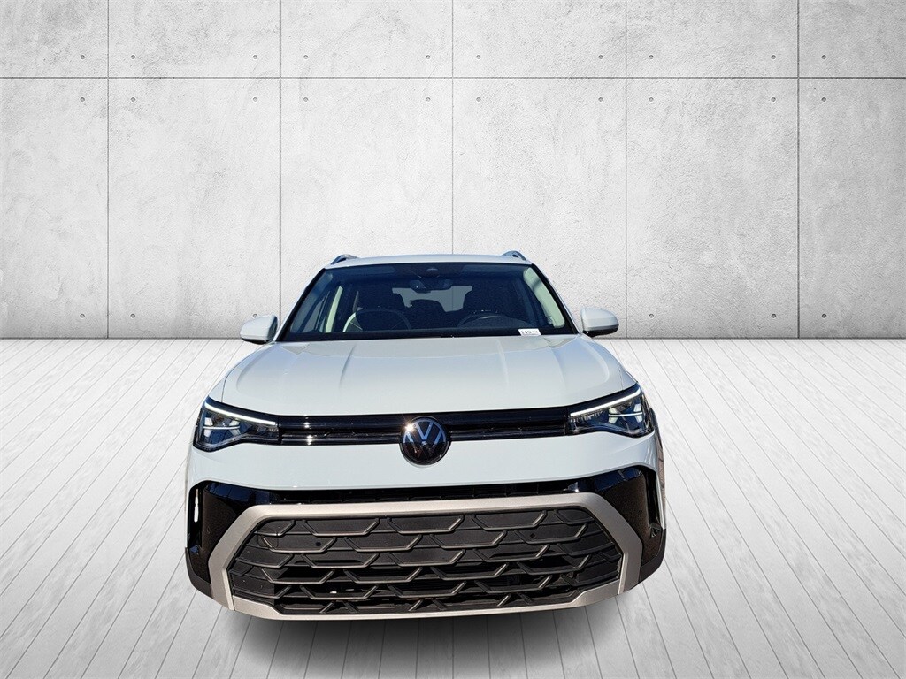 2025 Volkswagen Taos SE photo 2