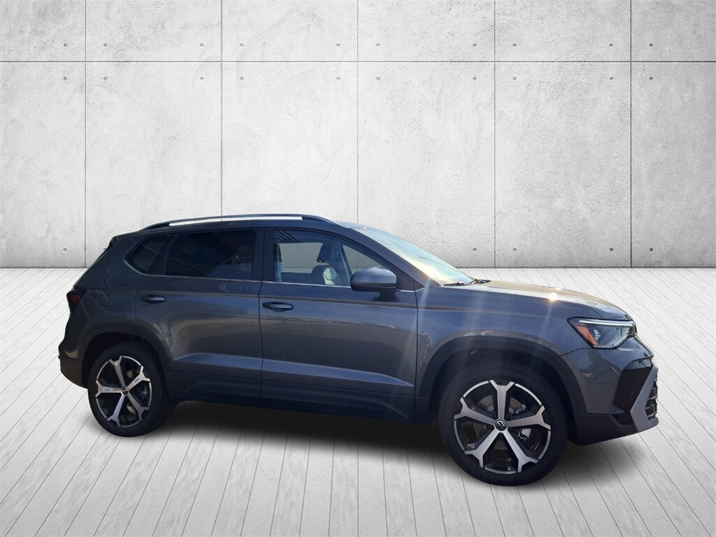 2025 Volkswagen Taos SEL photo 3