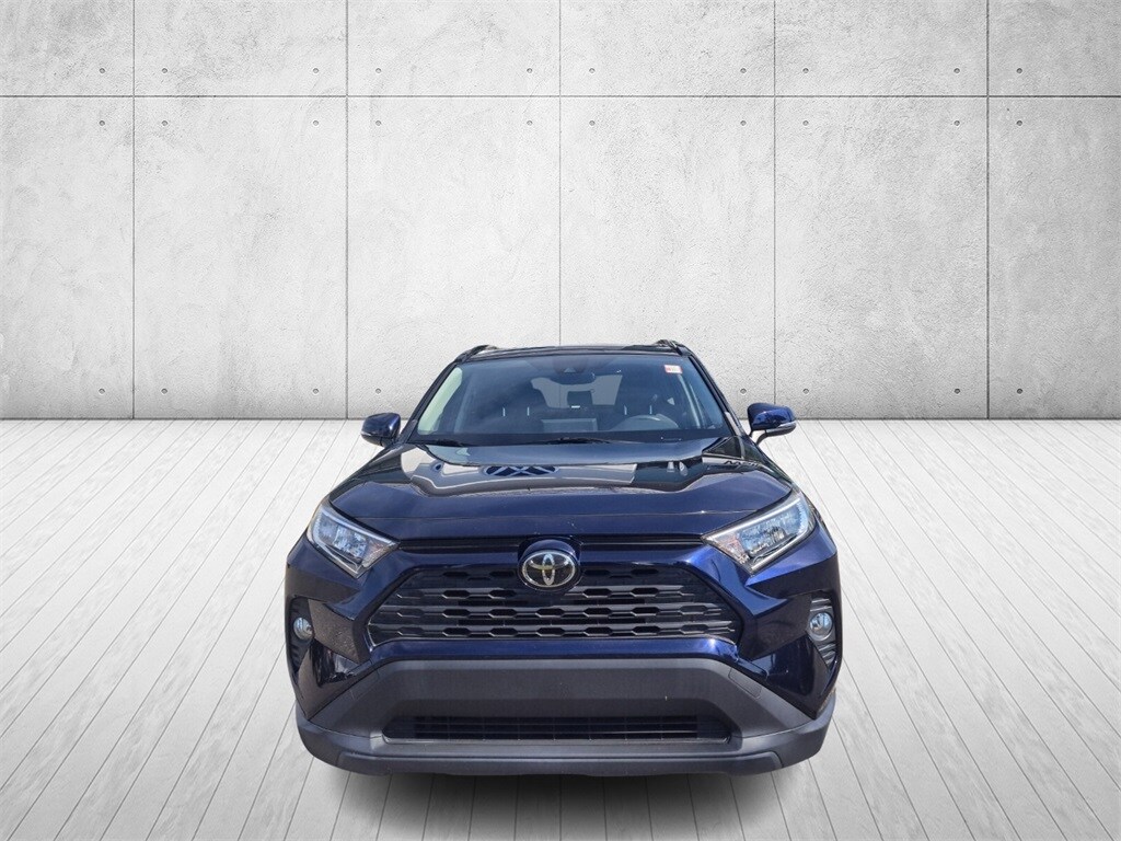 2019 Toyota RAV4 XLE photo 2